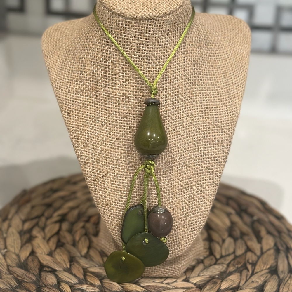 Elegant Green Pendant Necklace